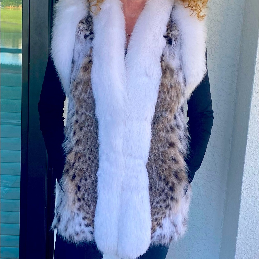 Stunning Womans Lynx Vest,  fox collar. Brand new. Never worn.